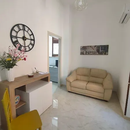 Casa Vacanze L' Angolo Dei Mori Lägenhet Termini Imerese